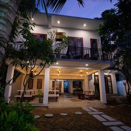 Light House Beach Home Matara Bagian luar foto