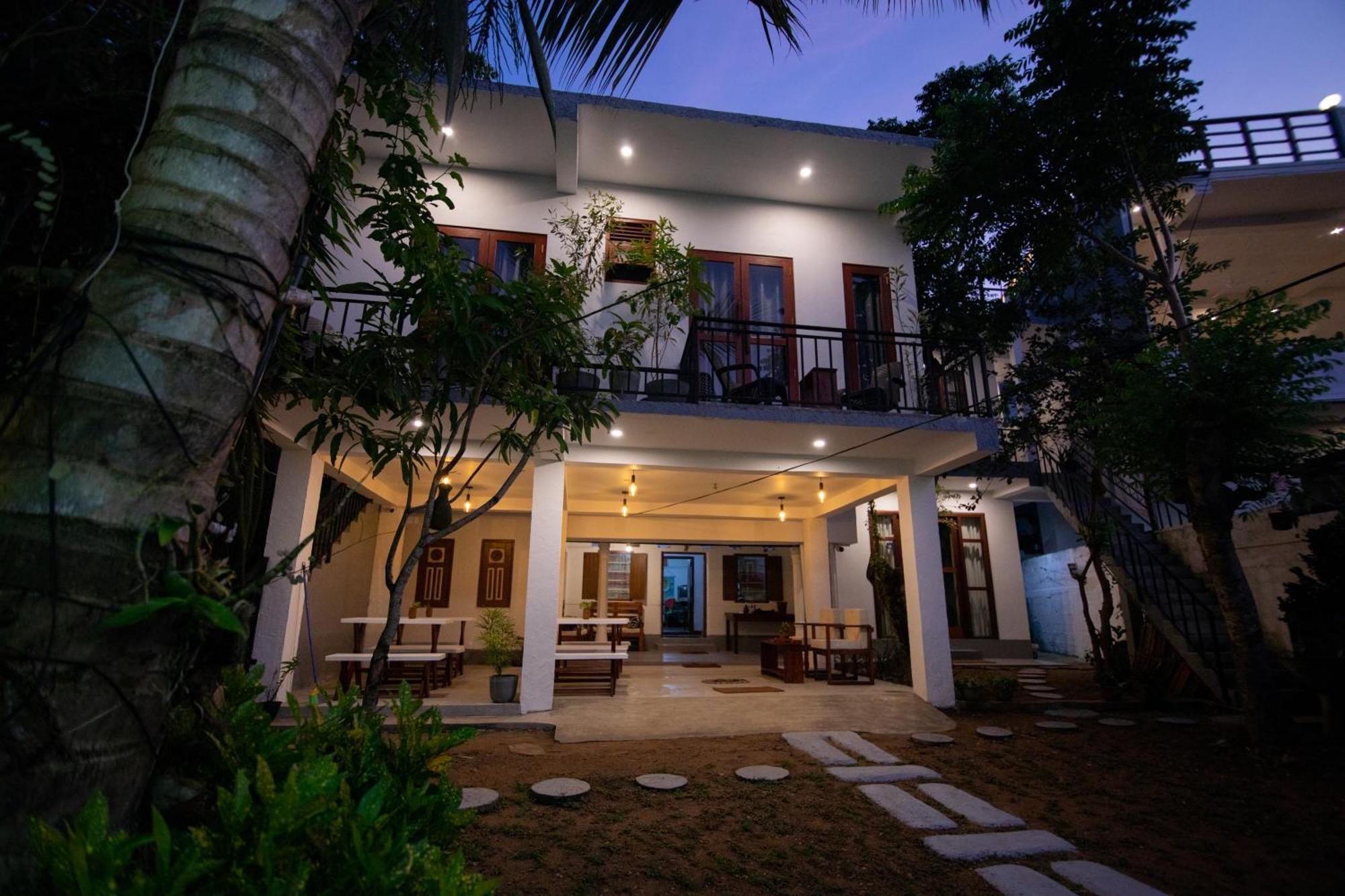 Light House Beach Home Matara Bagian luar foto