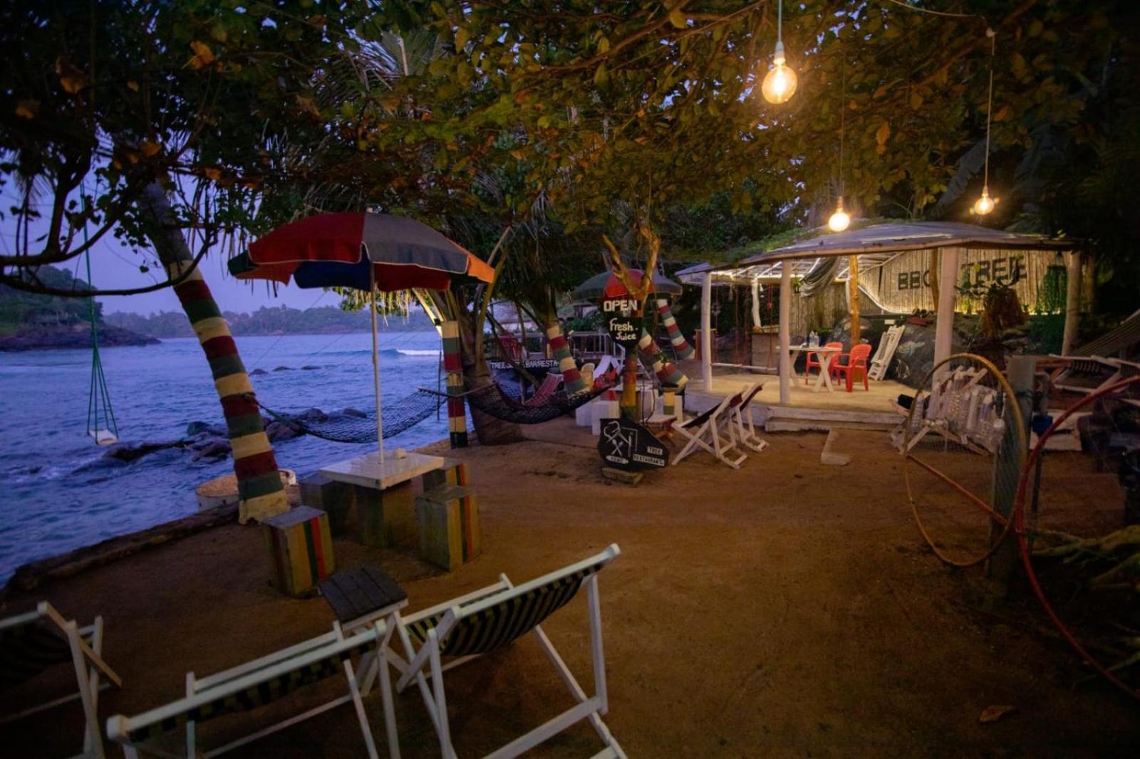 Light House Beach Home Matara Bagian luar foto